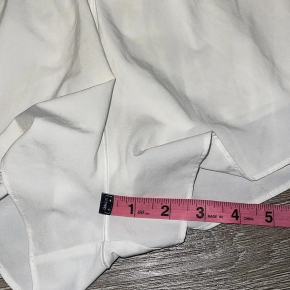 OFFLINE By Aerie Real Me Crossover Flowy Short white medium - Picture 9 of 9